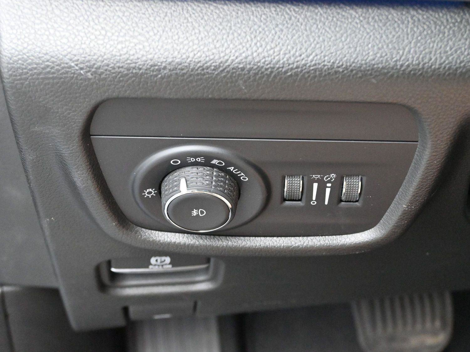 Used 2023 Jeep Grand Cherokee Overland w/ Luxury Tech Group IV AWD/4WD image 25
