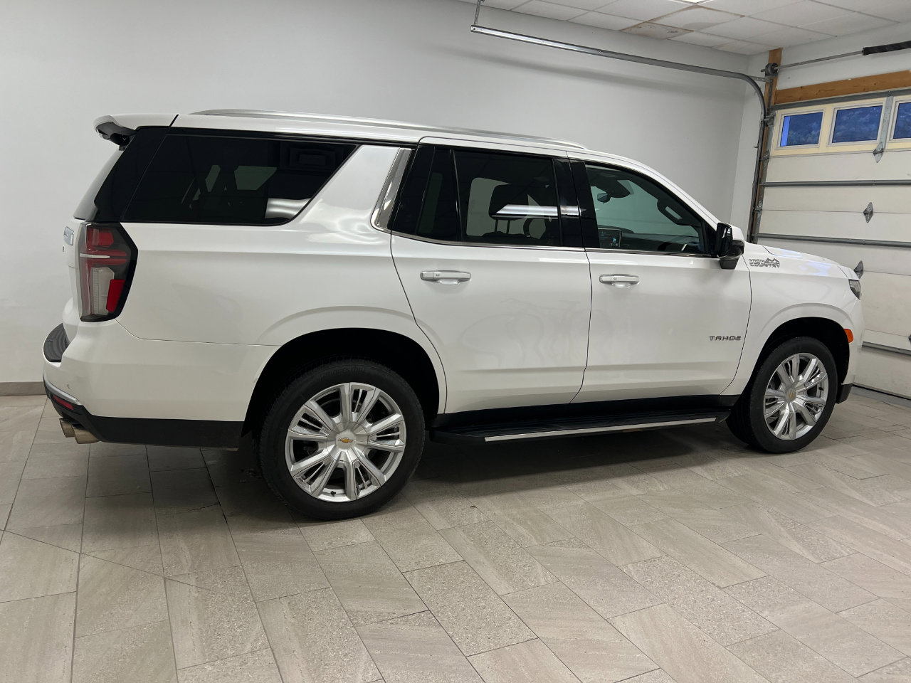Used 2024 Chevrolet Tahoe High Country image 13