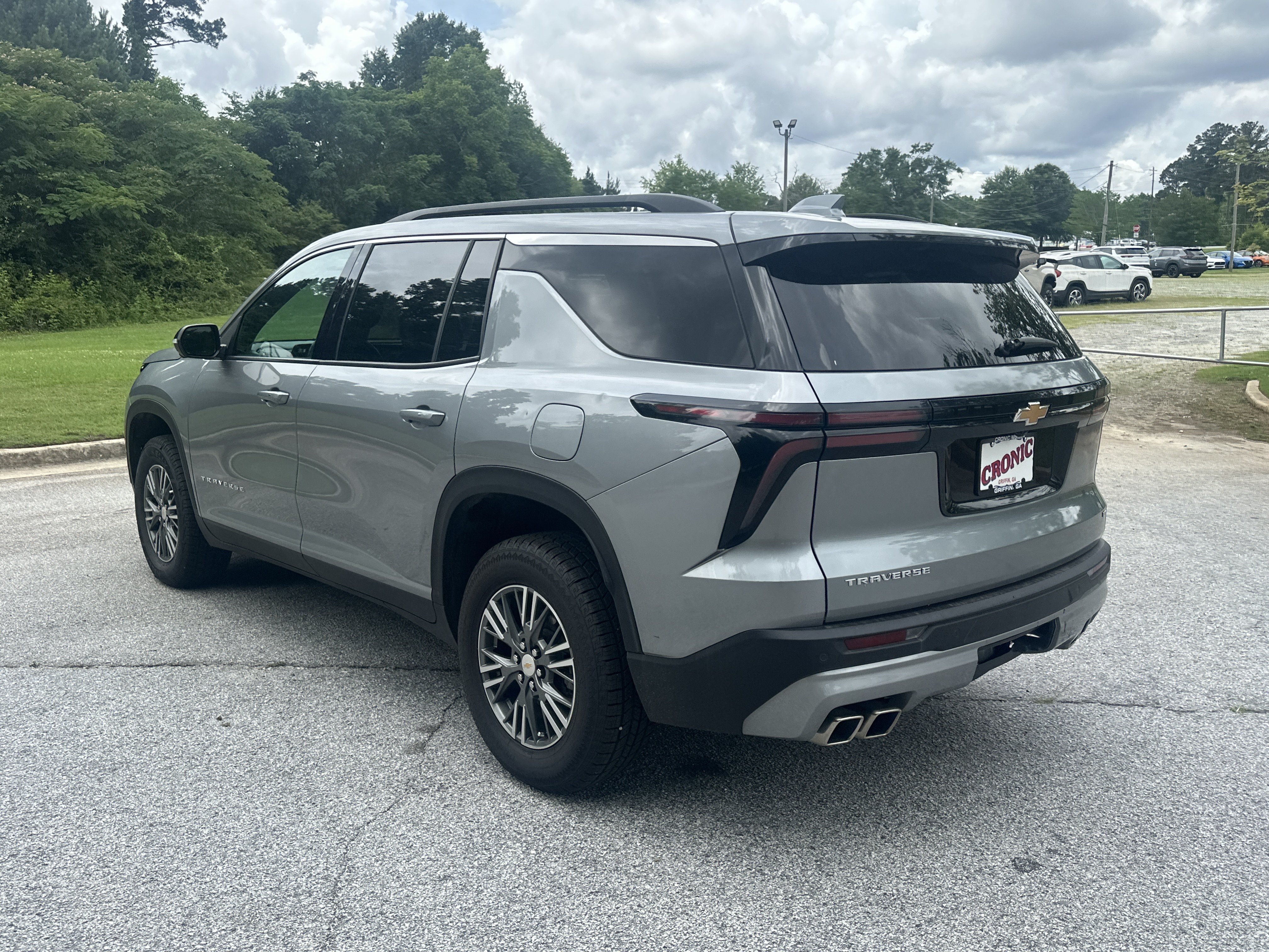 Used 2024 Chevrolet Traverse LT FWD image 7