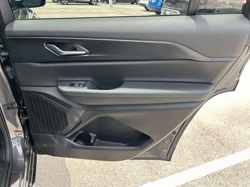 Used 2025 Jeep Grand Cherokee L Altitude RWD image 45