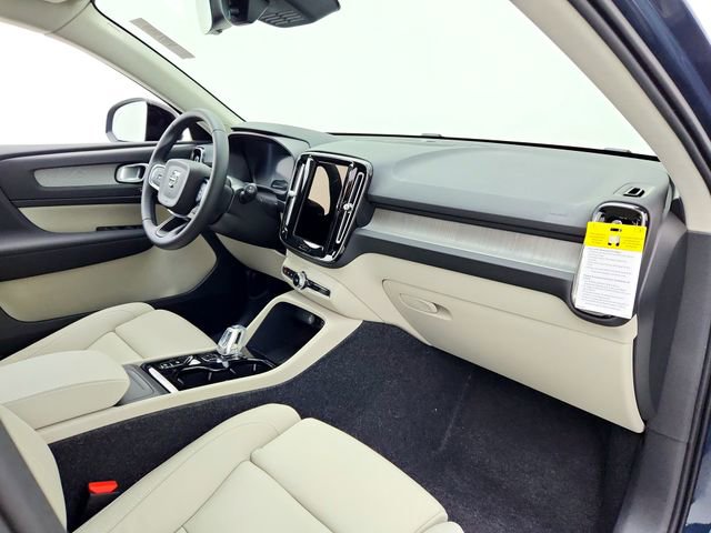 New 2026 Volvo XC40 B5 Ultra w/ Climate Package image 17