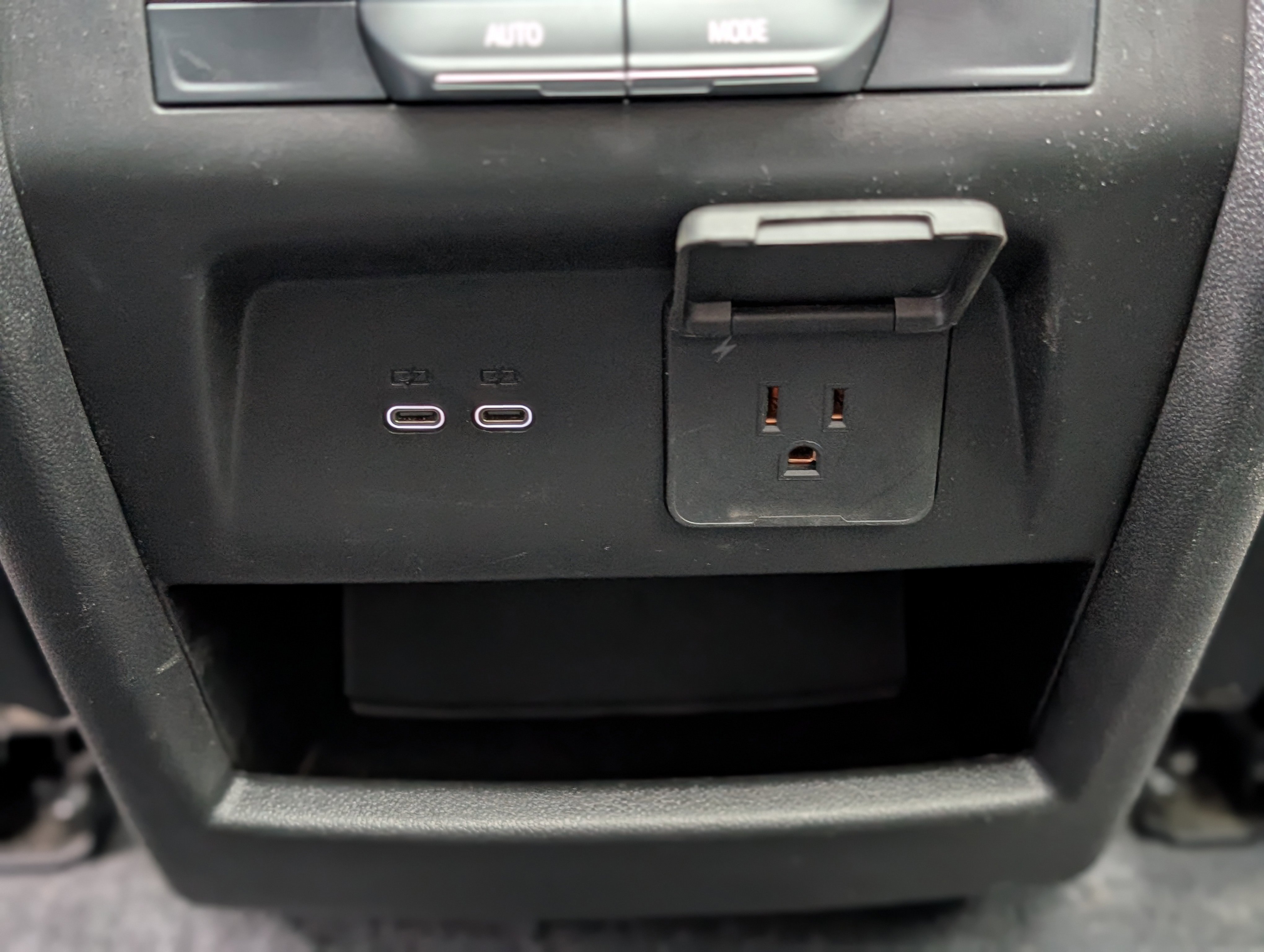 Used 2025 Chevrolet Traverse Z71 image 36