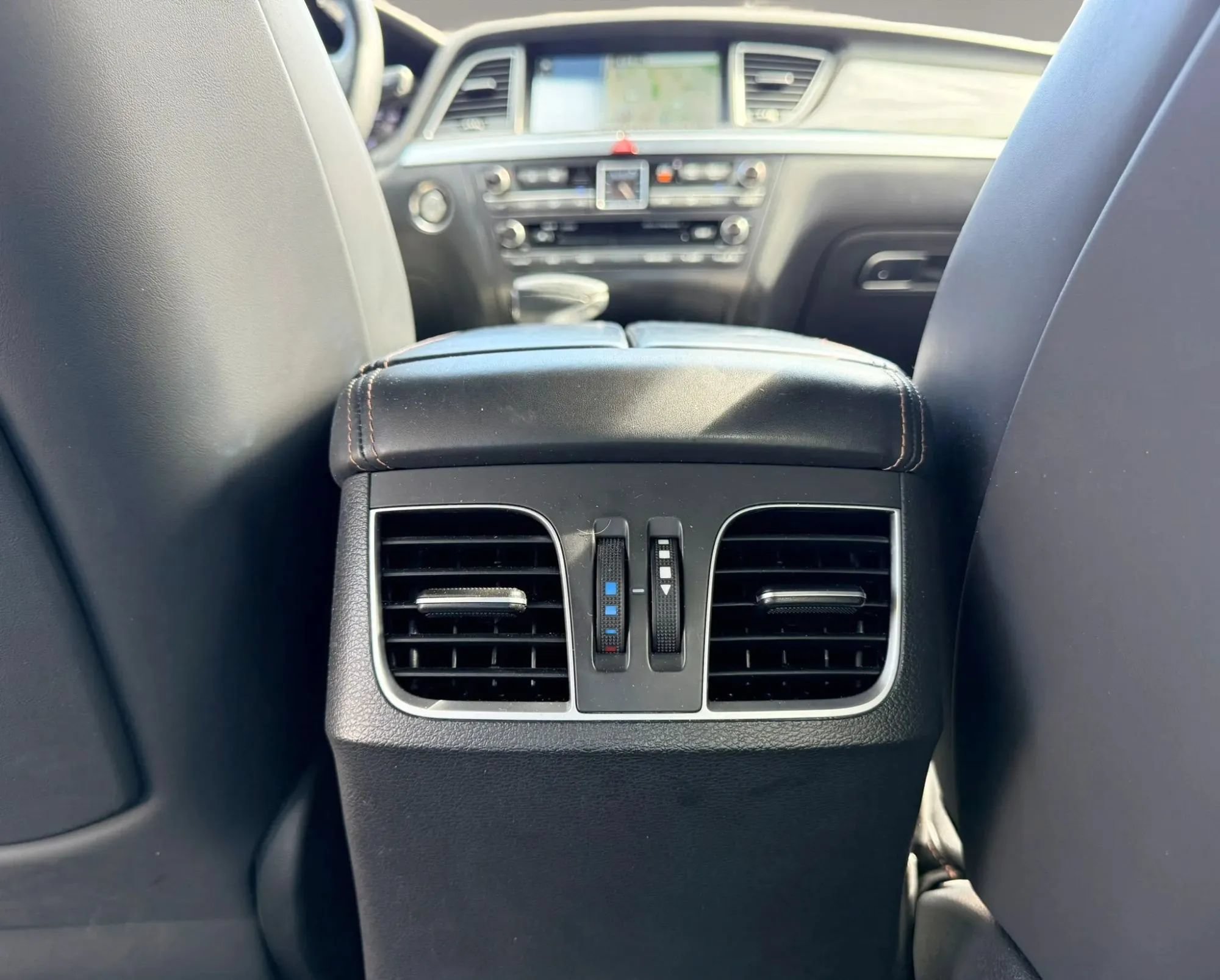Used 2018 Genesis G80 3.3T Sport RWD image 11
