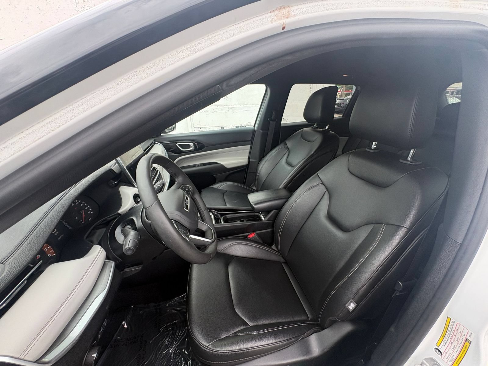 Used 2025 Jeep Compass Limited AWD/4WD image 37