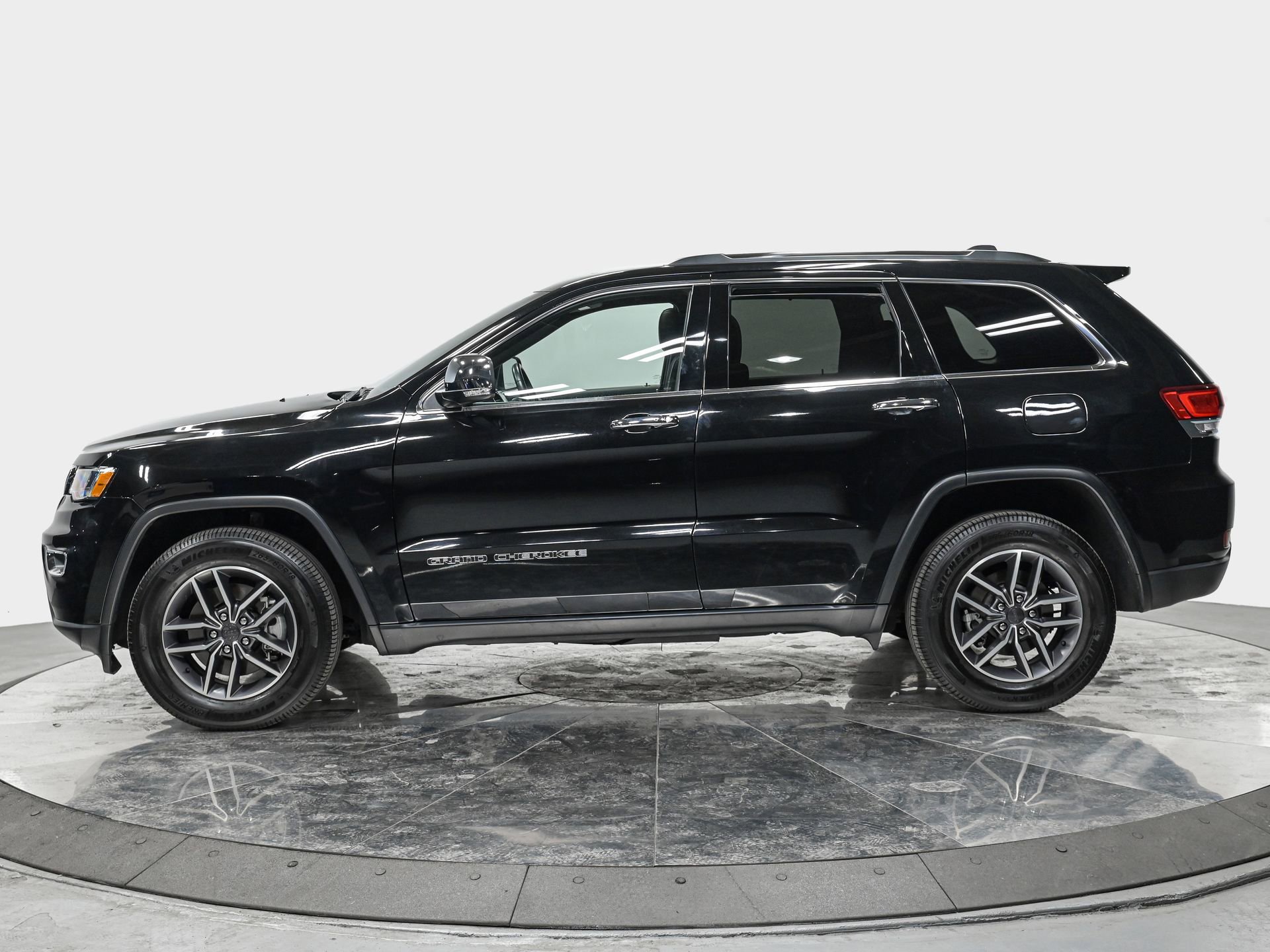 Used 2021 Jeep Grand Cherokee Limited image 2