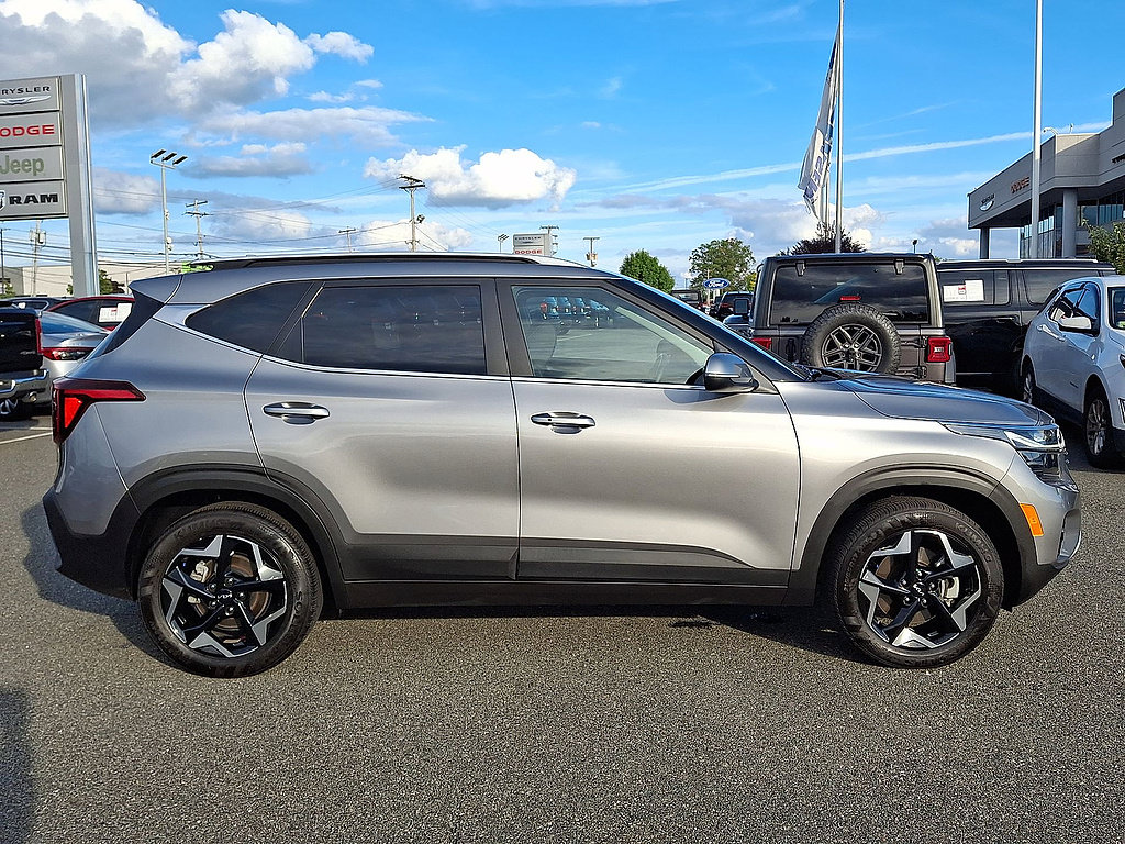 Used 2025 Kia Seltos EX AWD/4WD image 32