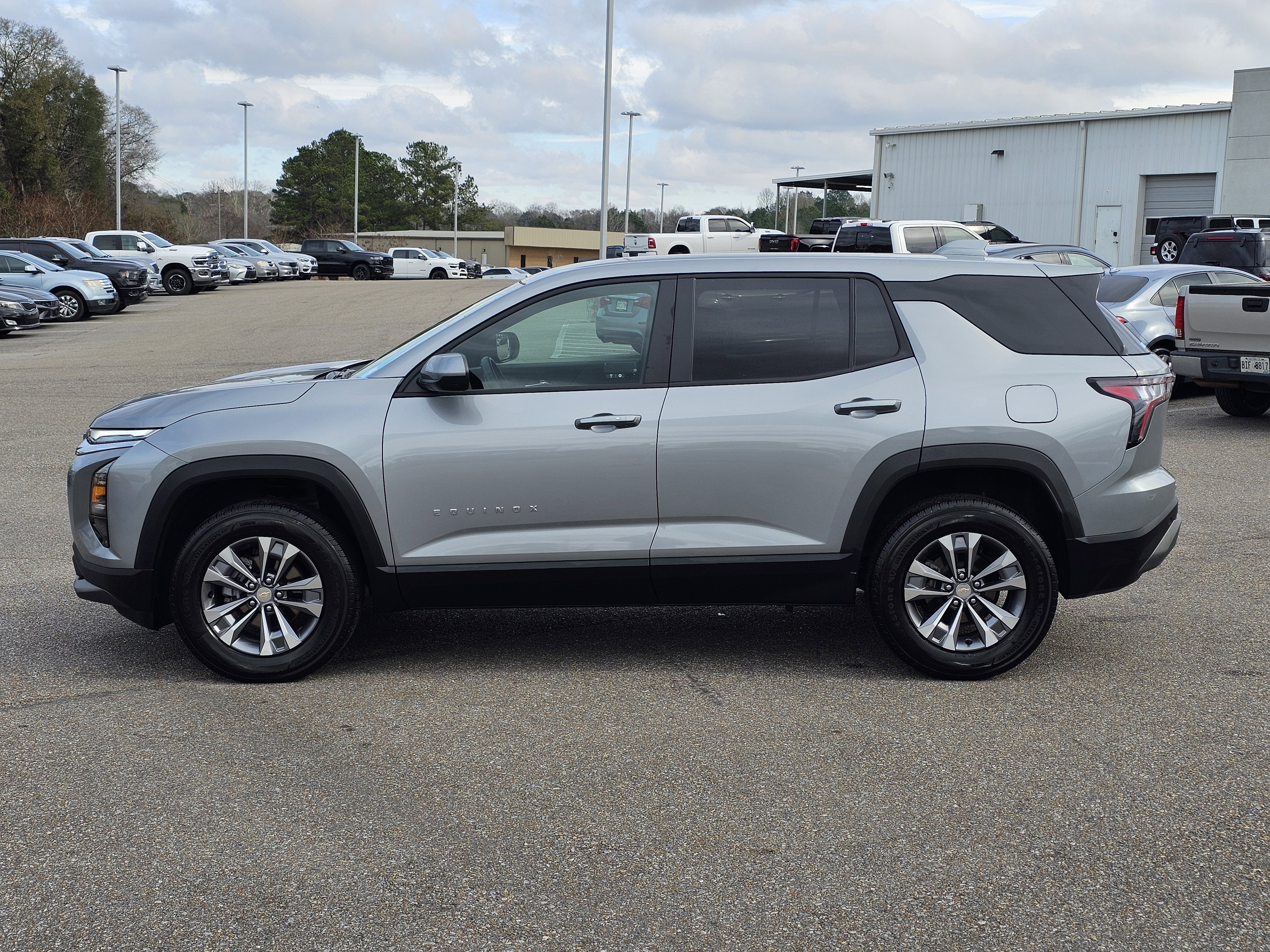 Used 2025 Chevrolet Equinox LT image 13
