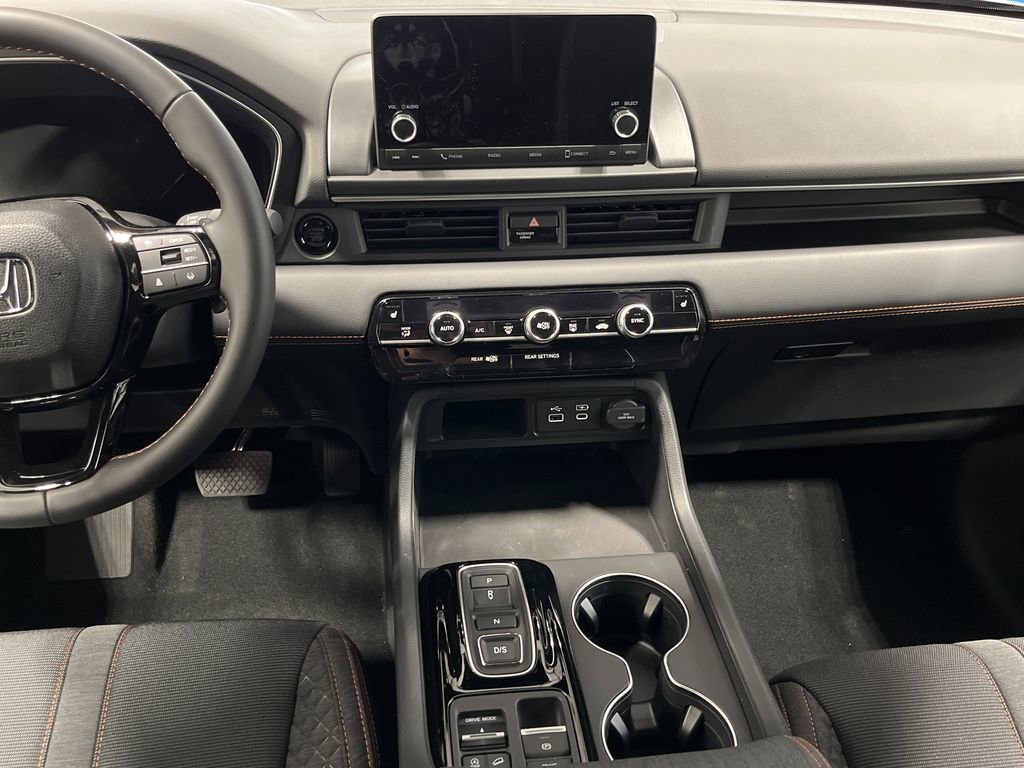 New 2025 Honda Pilot Sport image 14