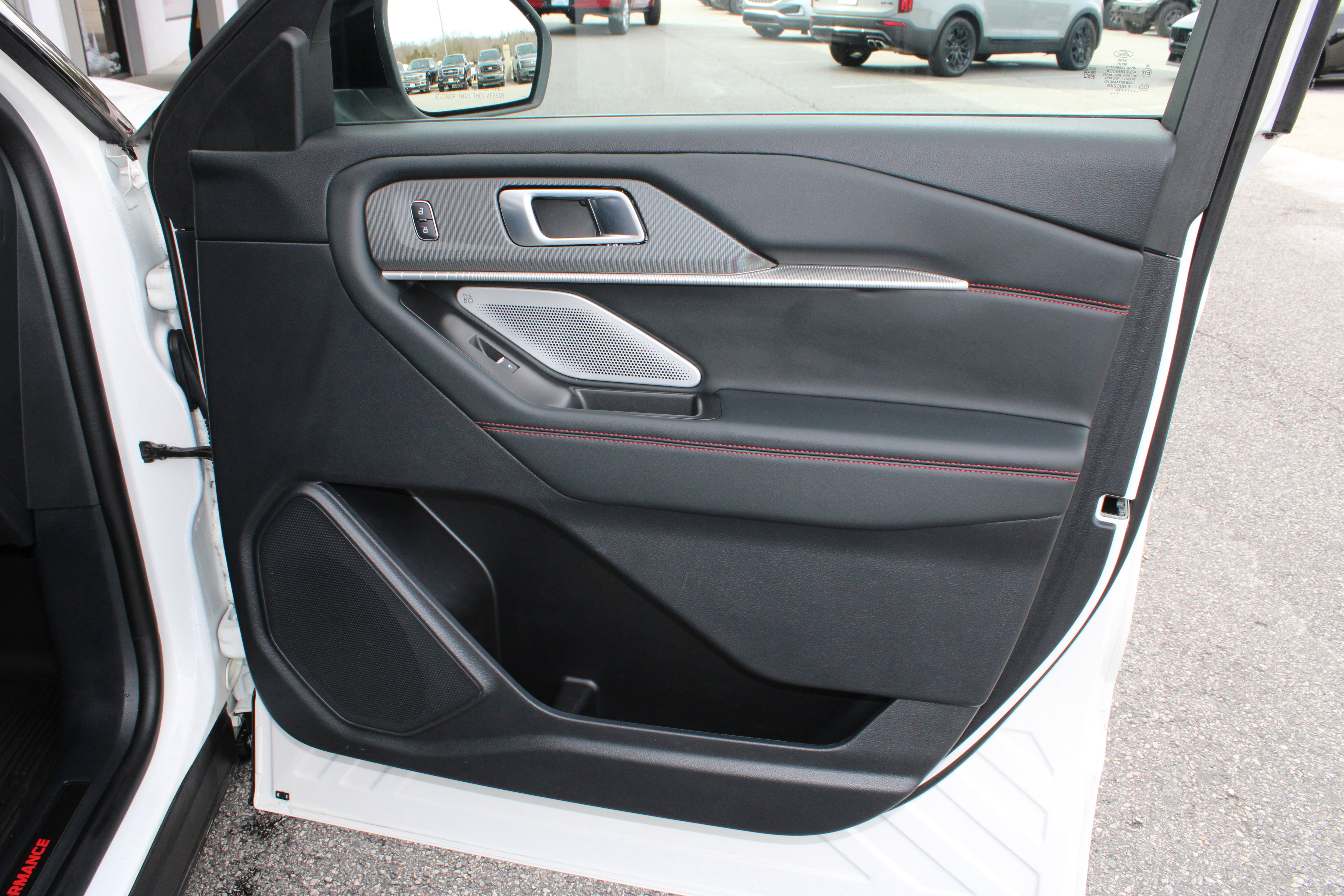 Used 2025 Ford Explorer ST image 18