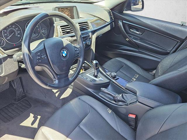 Used 2017 BMW 320i Sedan RWD image 10