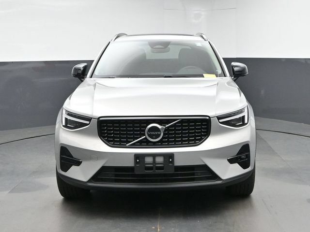 Used 2023 Volvo XC40 B5 Ultimate w/ Protection Package Premier AWD/4WD image 3