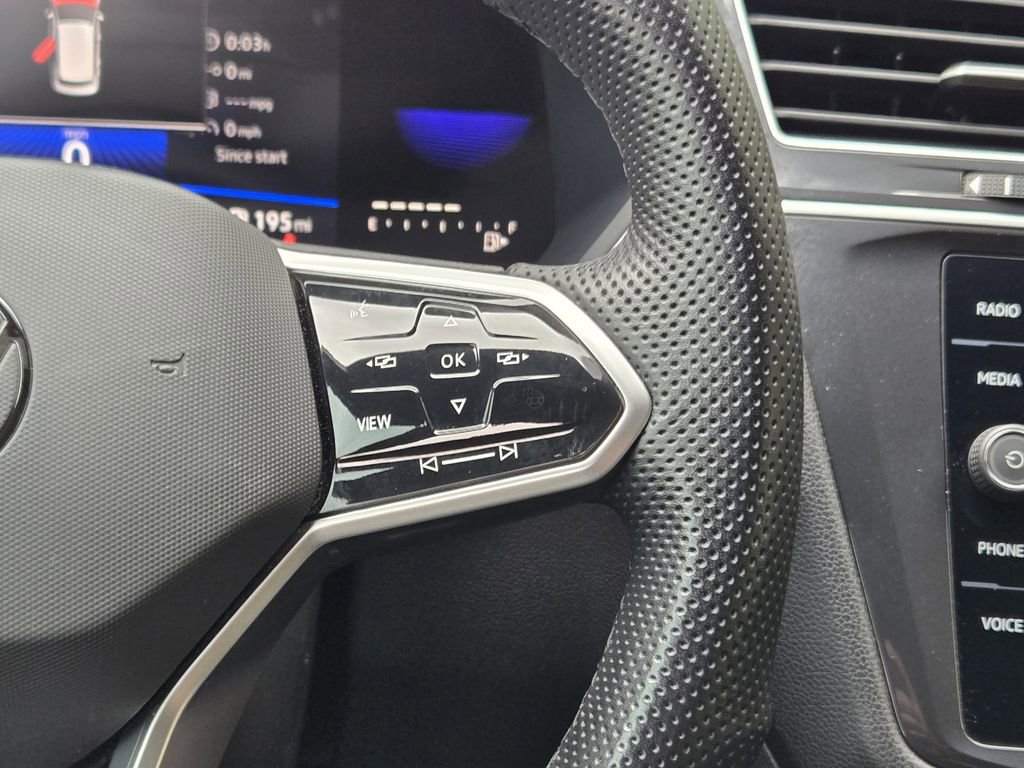 Used 2023 Volkswagen Tiguan SE R-Line image 37