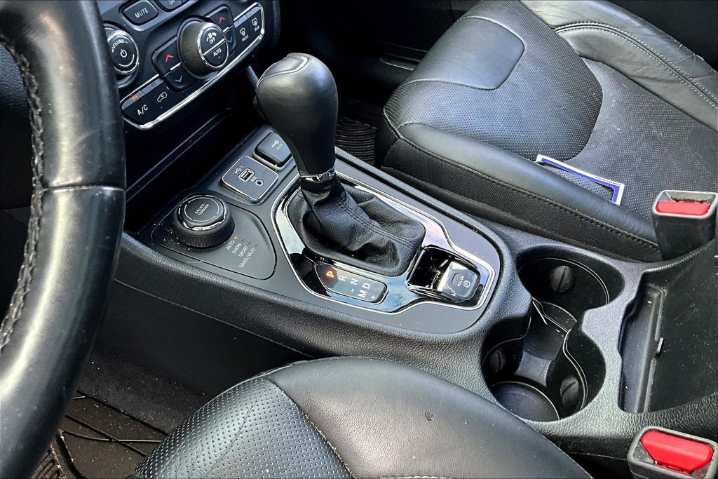Used 2021 Jeep Cherokee Limited AWD/4WD image 15