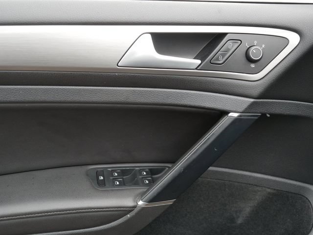 Used 2015 Volkswagen Golf TDI S FWD image 16