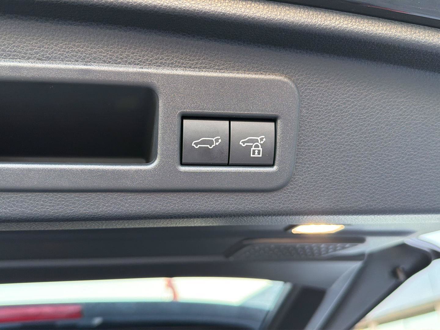 Used 2025 Toyota 4Runner Limited AWD/4WD image 35