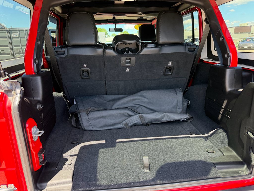 Used 2018 Jeep Wrangler Unlimited Sahara w/ Safety Group AWD/4WD image 10