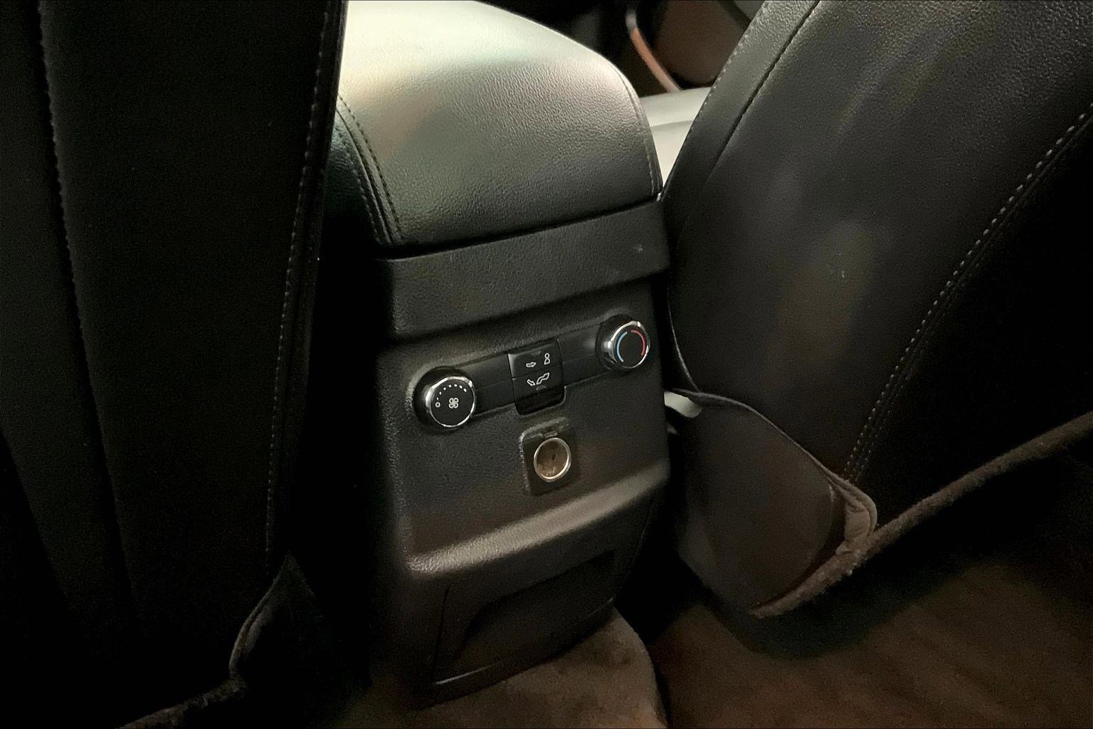 Used 2017 Ford Explorer XLT w/ Equipment Group 202A FWD image 10
