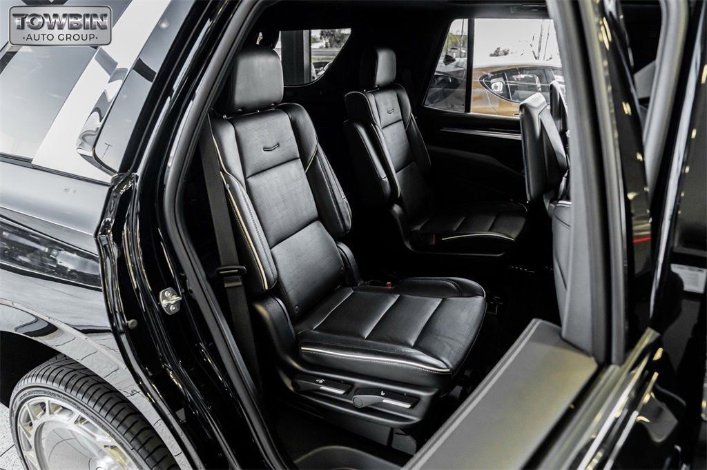 Used 2025 Cadillac Escalade Premium Luxury image 44