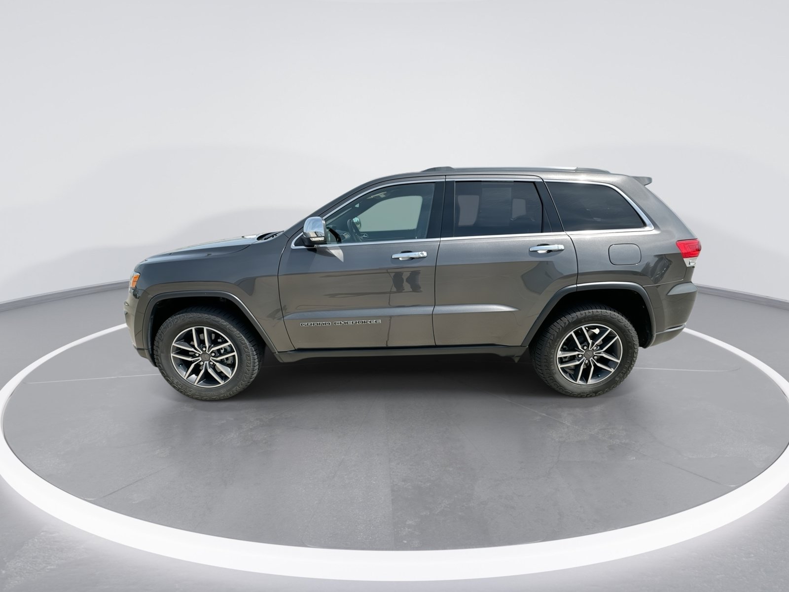 Used 2019 Jeep Grand Cherokee Limited AWD/4WD image 5
