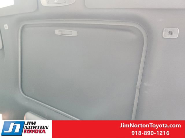 Used 2025 Toyota Sienna Limited image 28