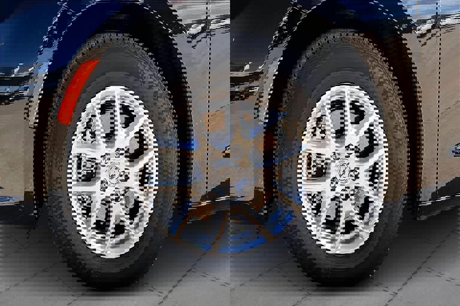 Used 2023 Chrysler Pacifica Touring image 12