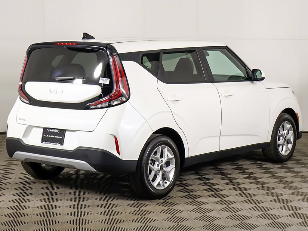 Certified 2023 Kia Soul LX w/ LX Technology Package FWD image 9
