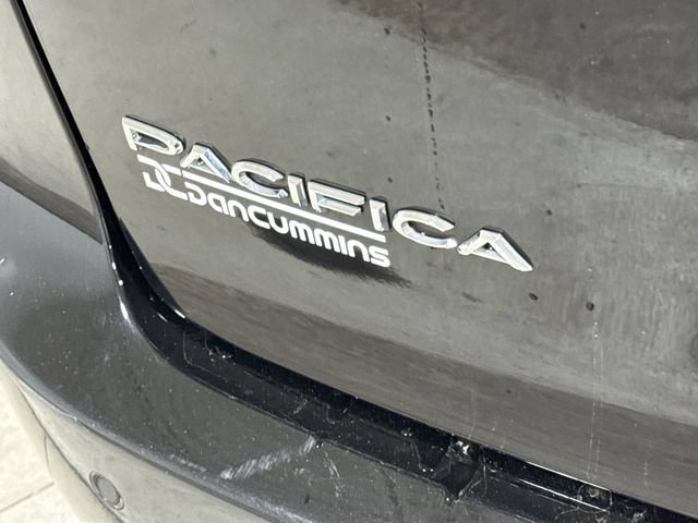 Used 2024 Chrysler Pacifica Touring-L FWD image 25