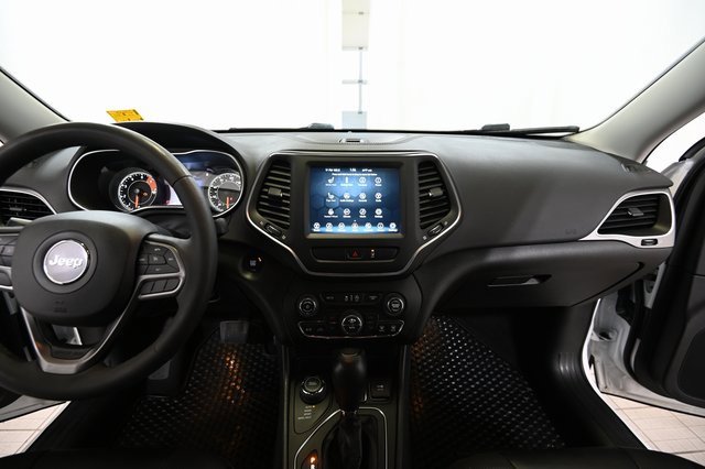 Used 2022 Jeep Cherokee Latitude Lux image 2