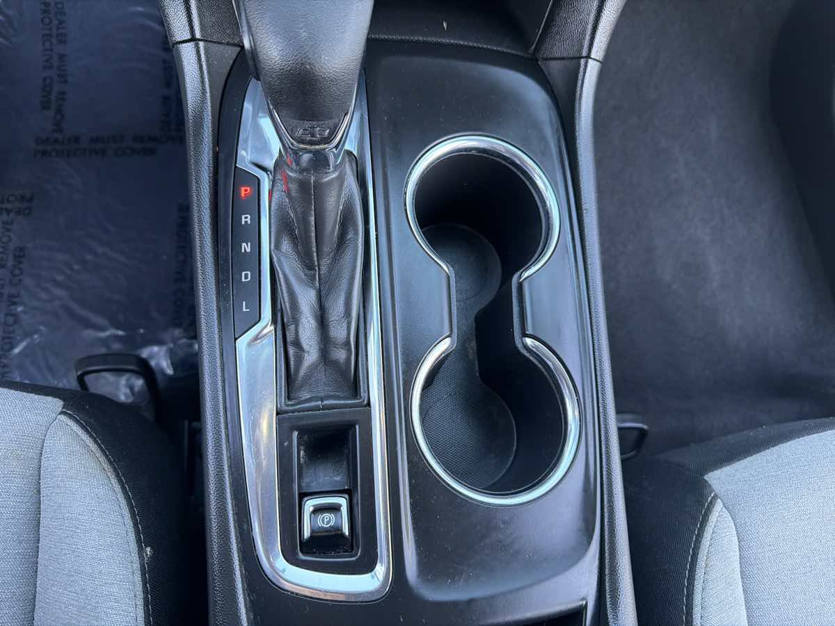 Used 2023 Chevrolet Equinox LS image 38