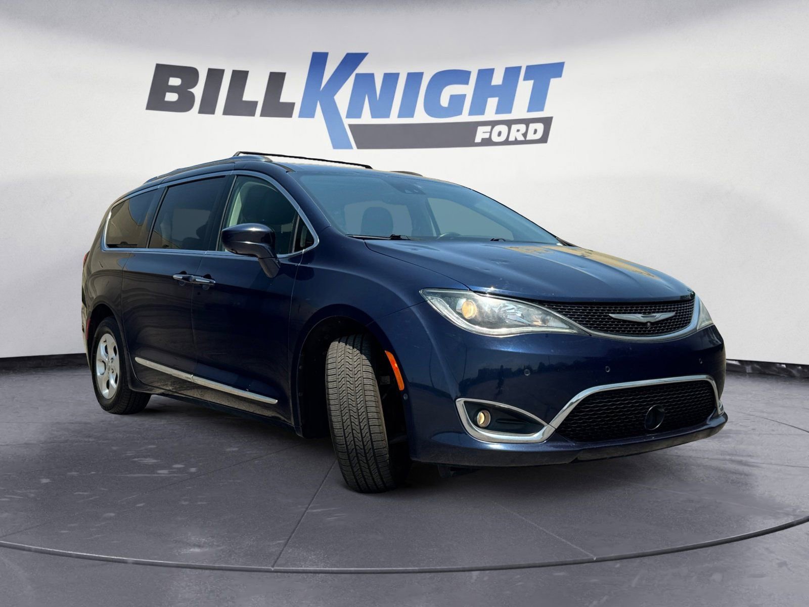 Used 2017 Chrysler Pacifica Touring-L Plus w/ Advanced Safetytec Group FWD image 7