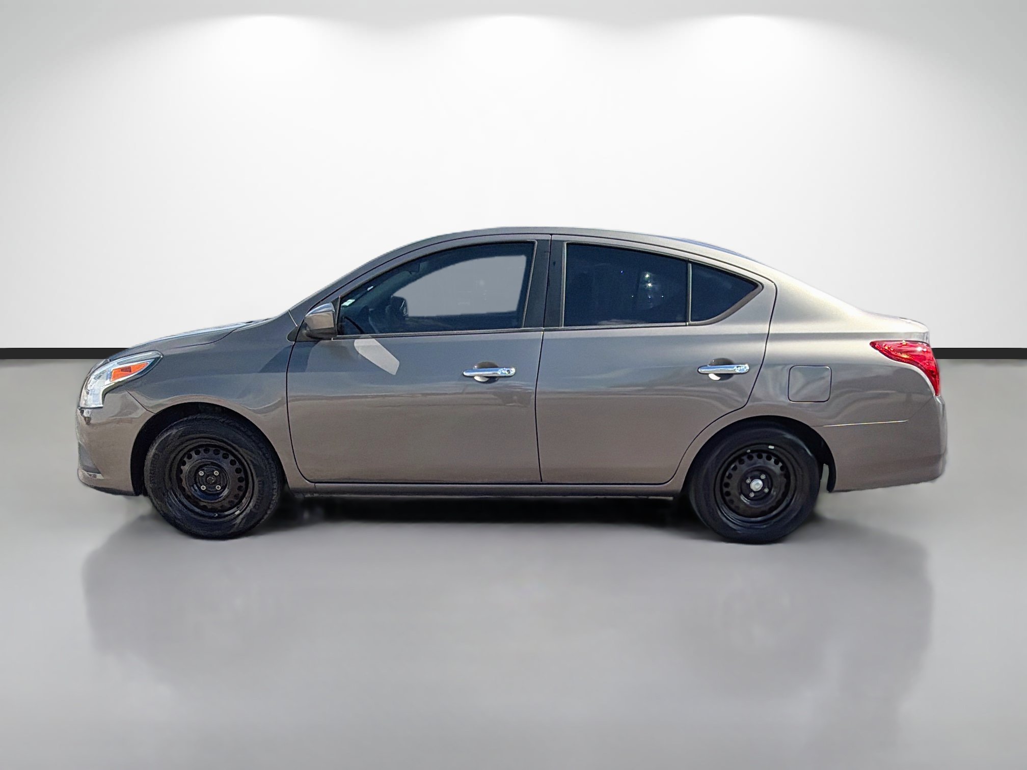 Used 2015 Nissan Versa SV FWD image 6
