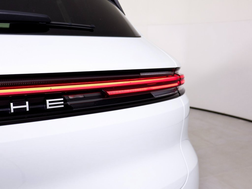 Used 2024 Porsche Cayenne image 12
