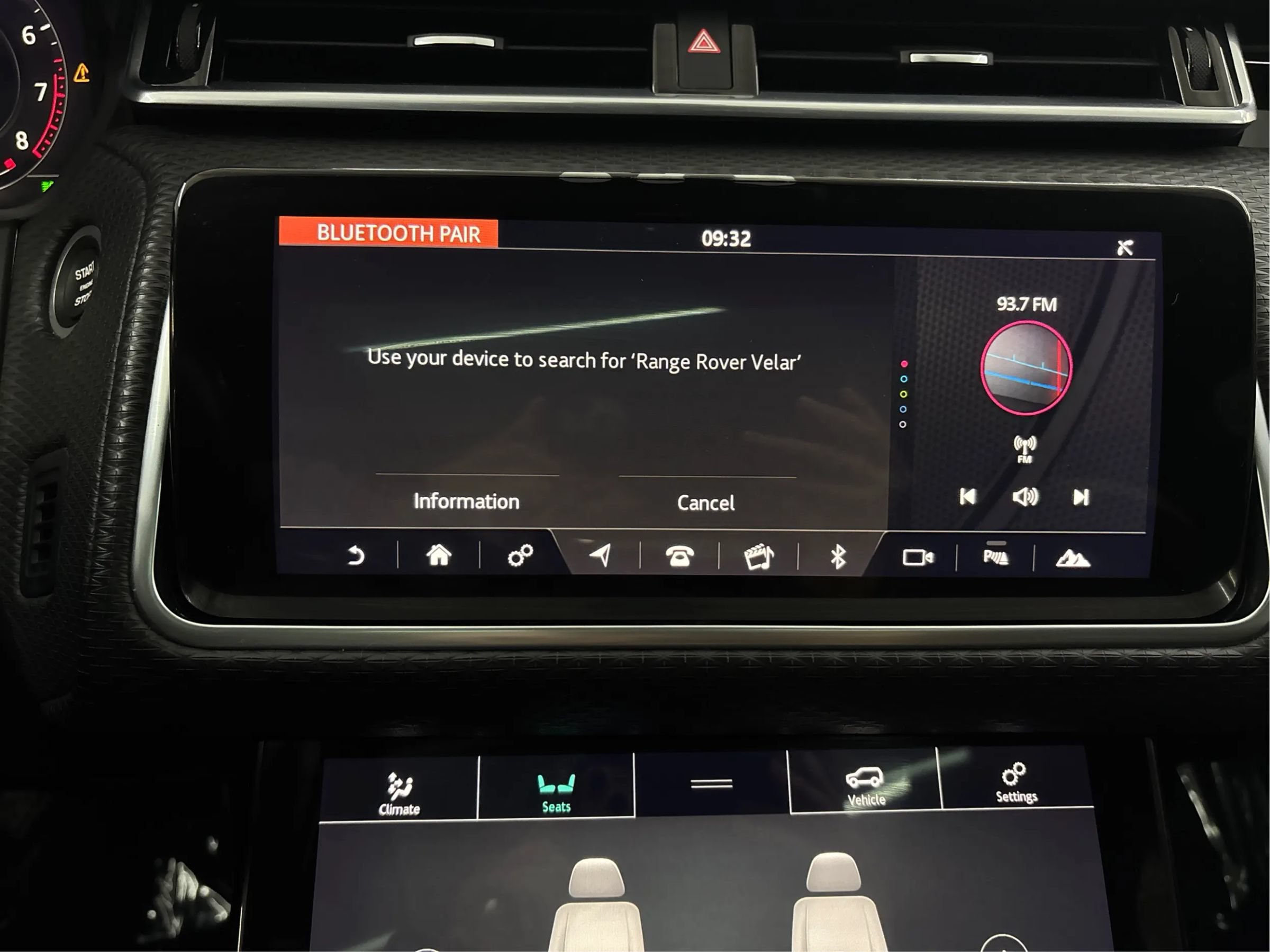Used 2018 Land Rover Range Rover Velar R-Dynamic SE AWD/4WD image 45