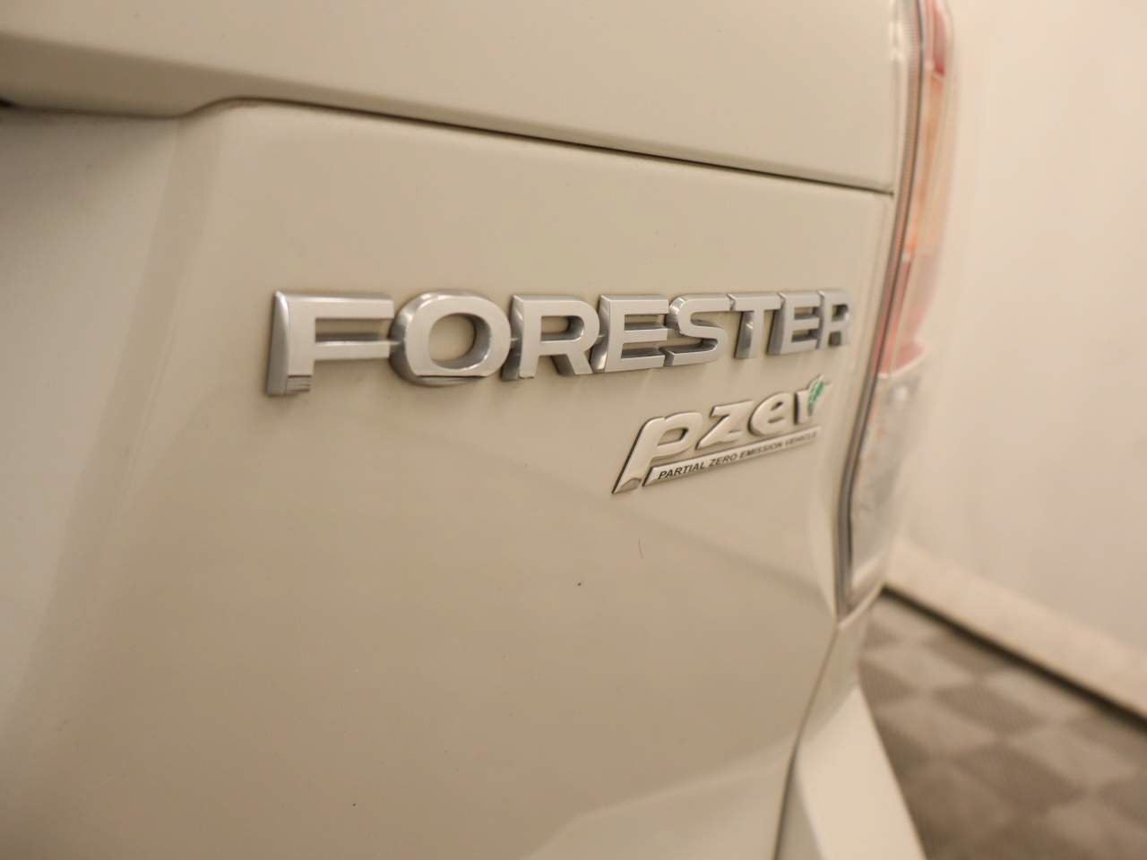 Used 2017 Subaru Forester 2.5i Premium w/ All-Weather Package AWD/4WD image 21