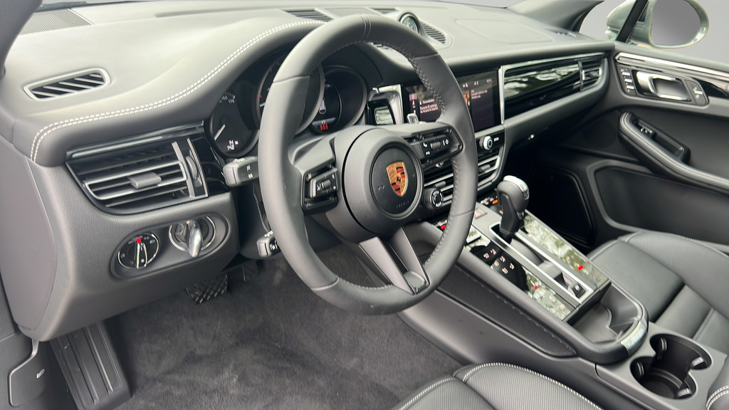 New 2026 Porsche Macan Turbo AWD/4WD image 4