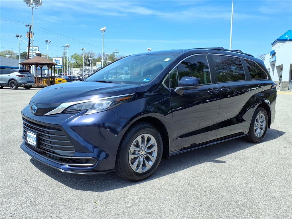 Used 2024 Toyota Sienna LE FWD image 8