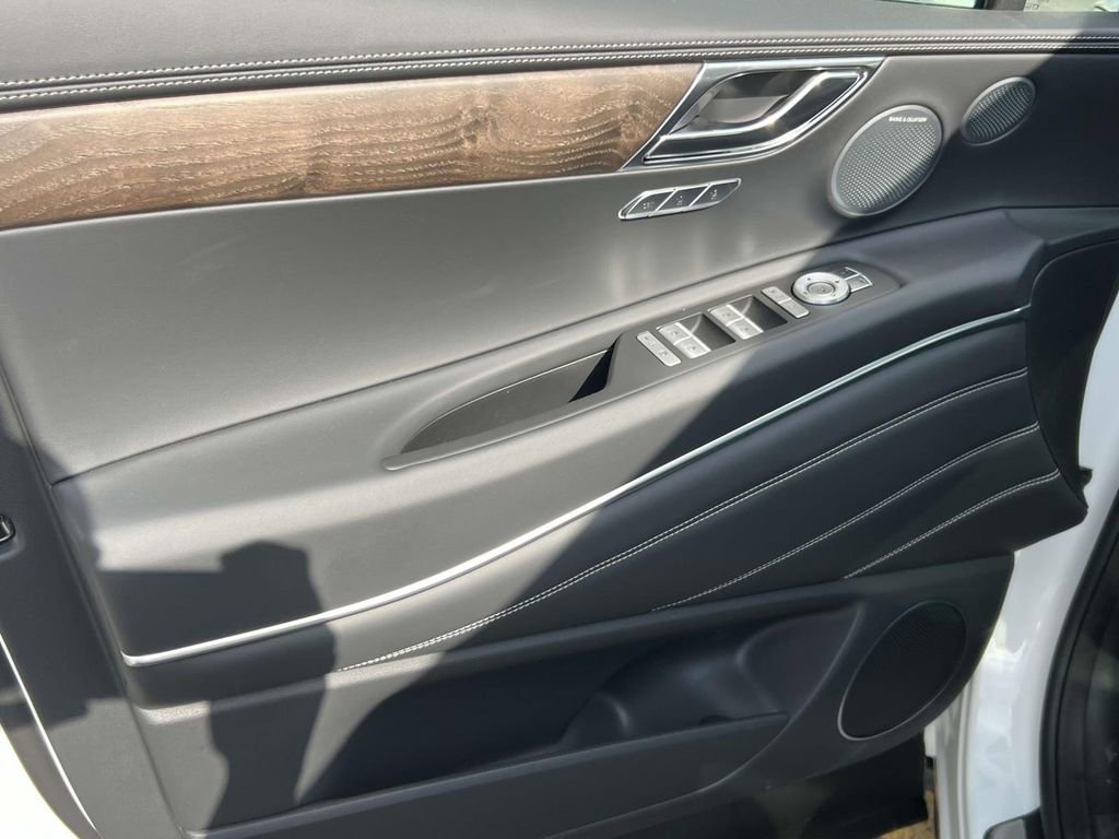 New 2025 Genesis GV80 2.5T Prestige image 16