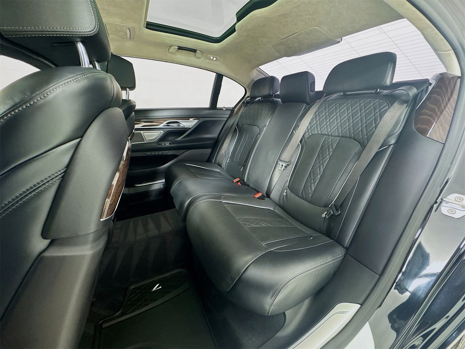 Used 2020 BMW M760i xDrive w/ Luxury Rear Seating Package image 24