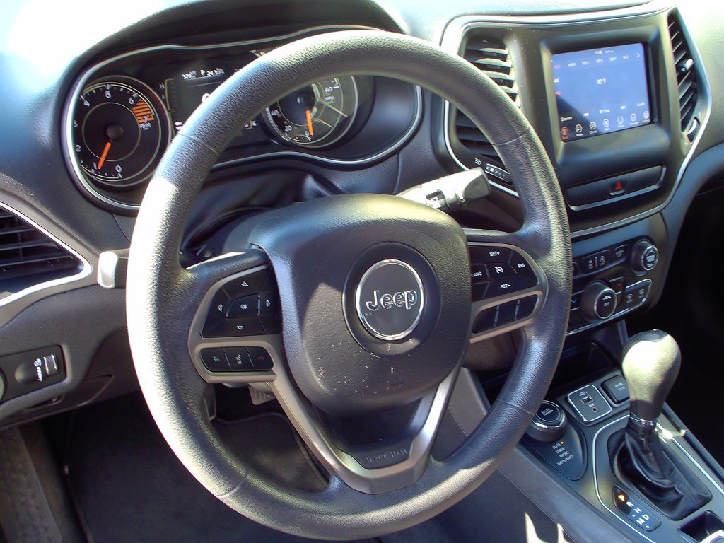 Used 2019 Jeep Cherokee Latitude w/ Popular Appearance Group AWD/4WD image 10