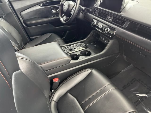 Used 2025 Honda Pilot TrailSport image 27