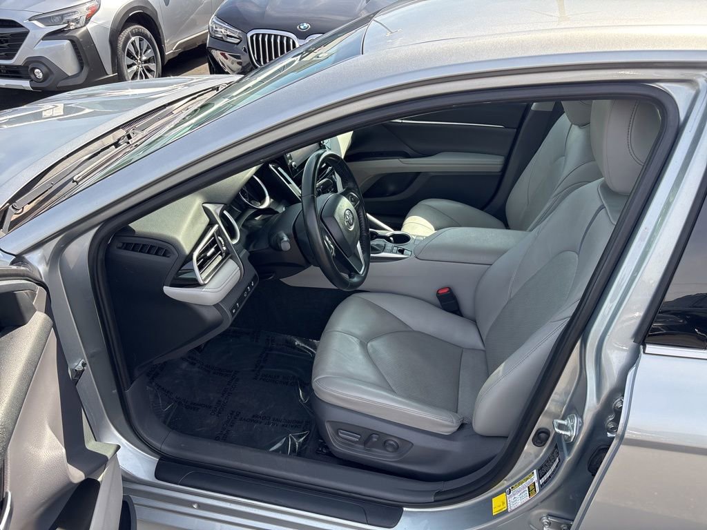 Used 2021 Toyota Camry XLE w/ Cold Weather Package image 9