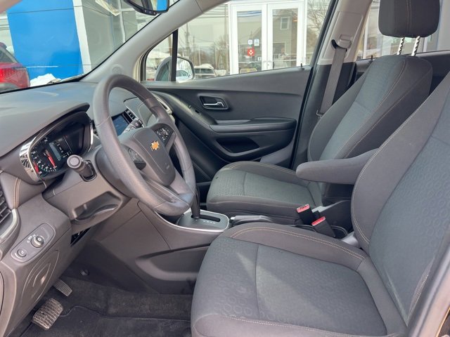 Used 2022 Chevrolet Trax LS w/ Tint and Cruise Package image 16