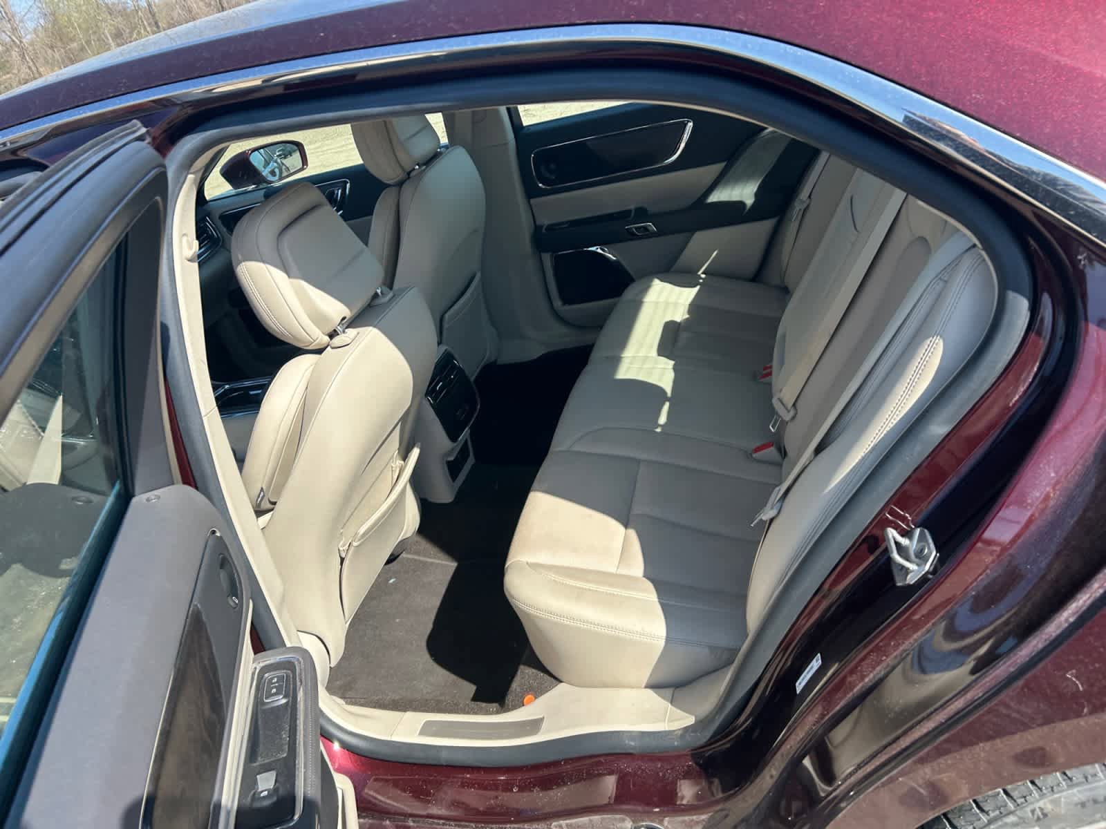 Used 2020 Lincoln Continental AWD w/ Premium Package image 16