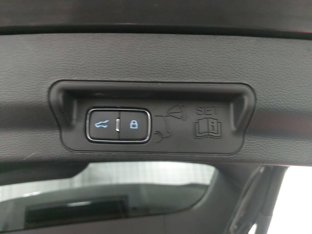 Used 2020 Ford Explorer XLT image 15