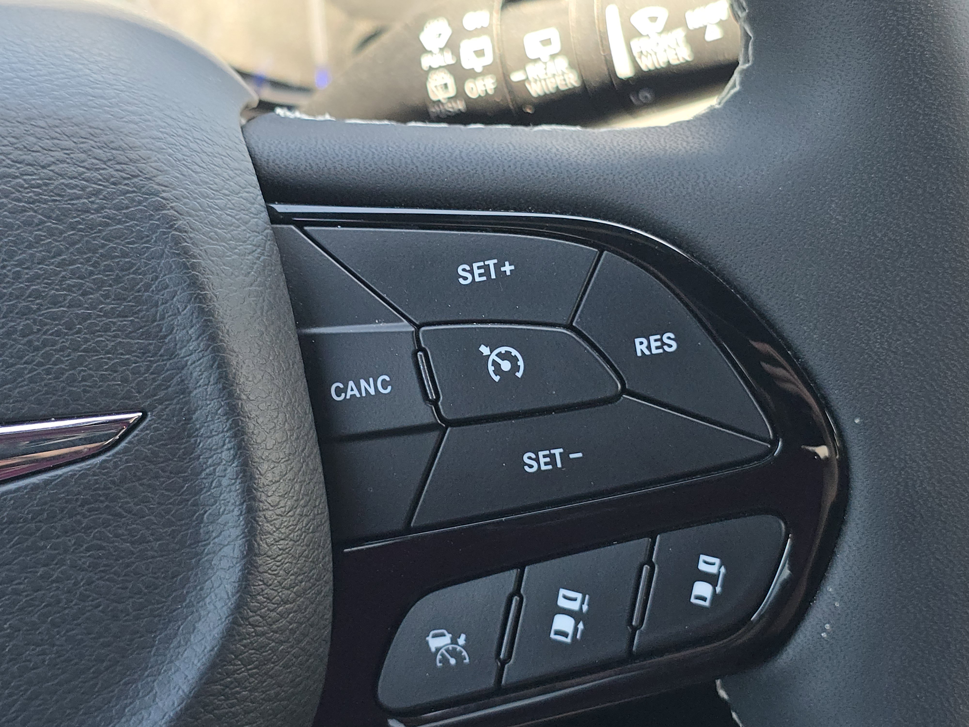 Used 2024 Chrysler Pacifica Touring FWD image 8