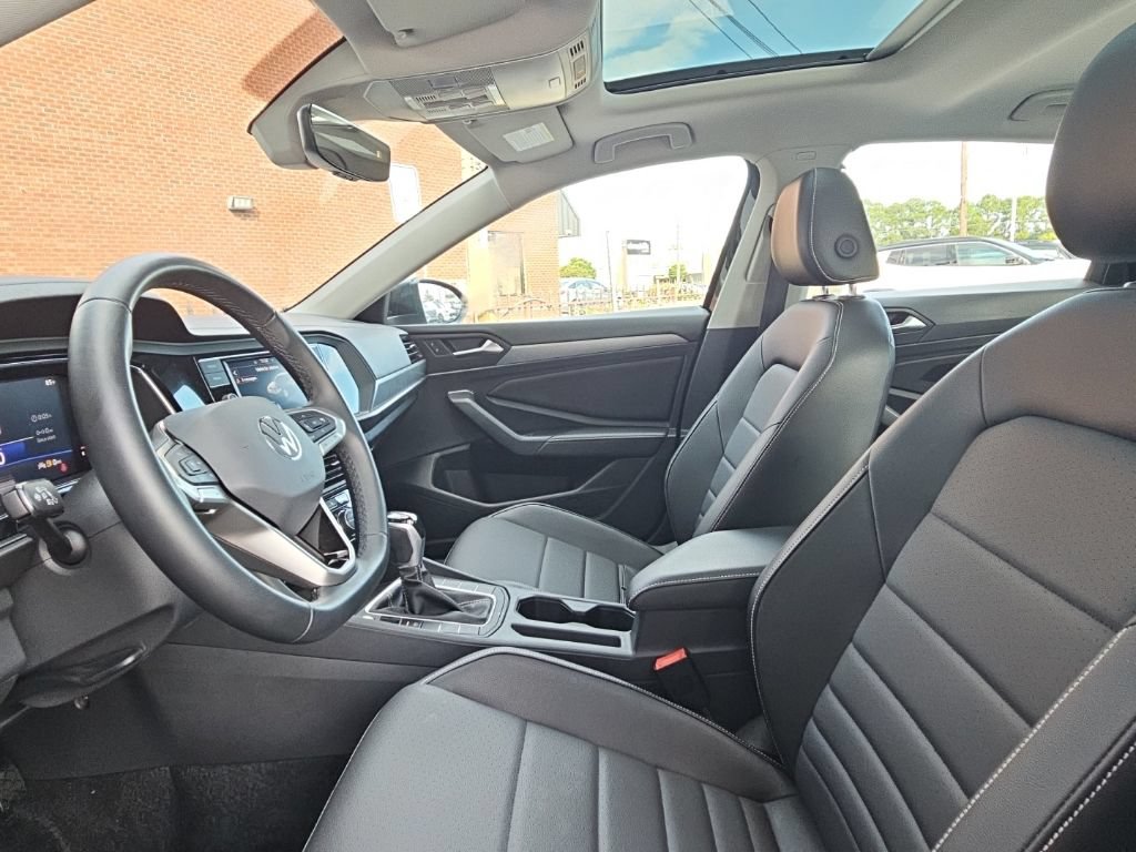 Used 2022 Volkswagen Jetta SE w/ Panoramic Sunroof Package FWD image 20