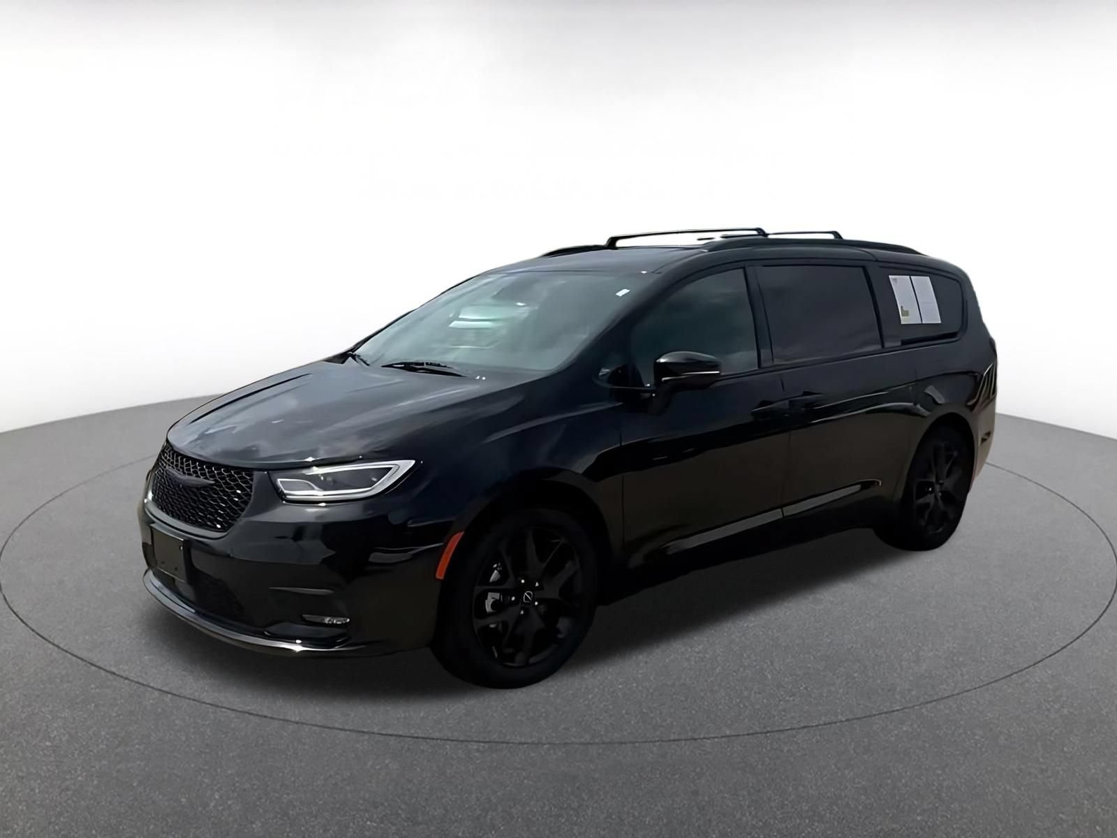 Used 2025 Chrysler Pacifica Limited FWD image 6