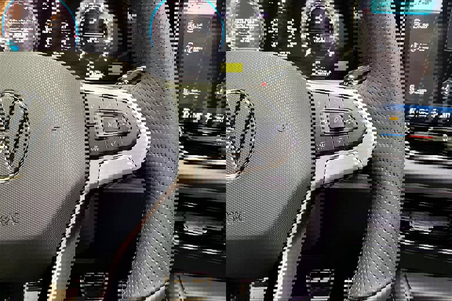 New 2026 Volkswagen Tiguan SE R-Line image 18