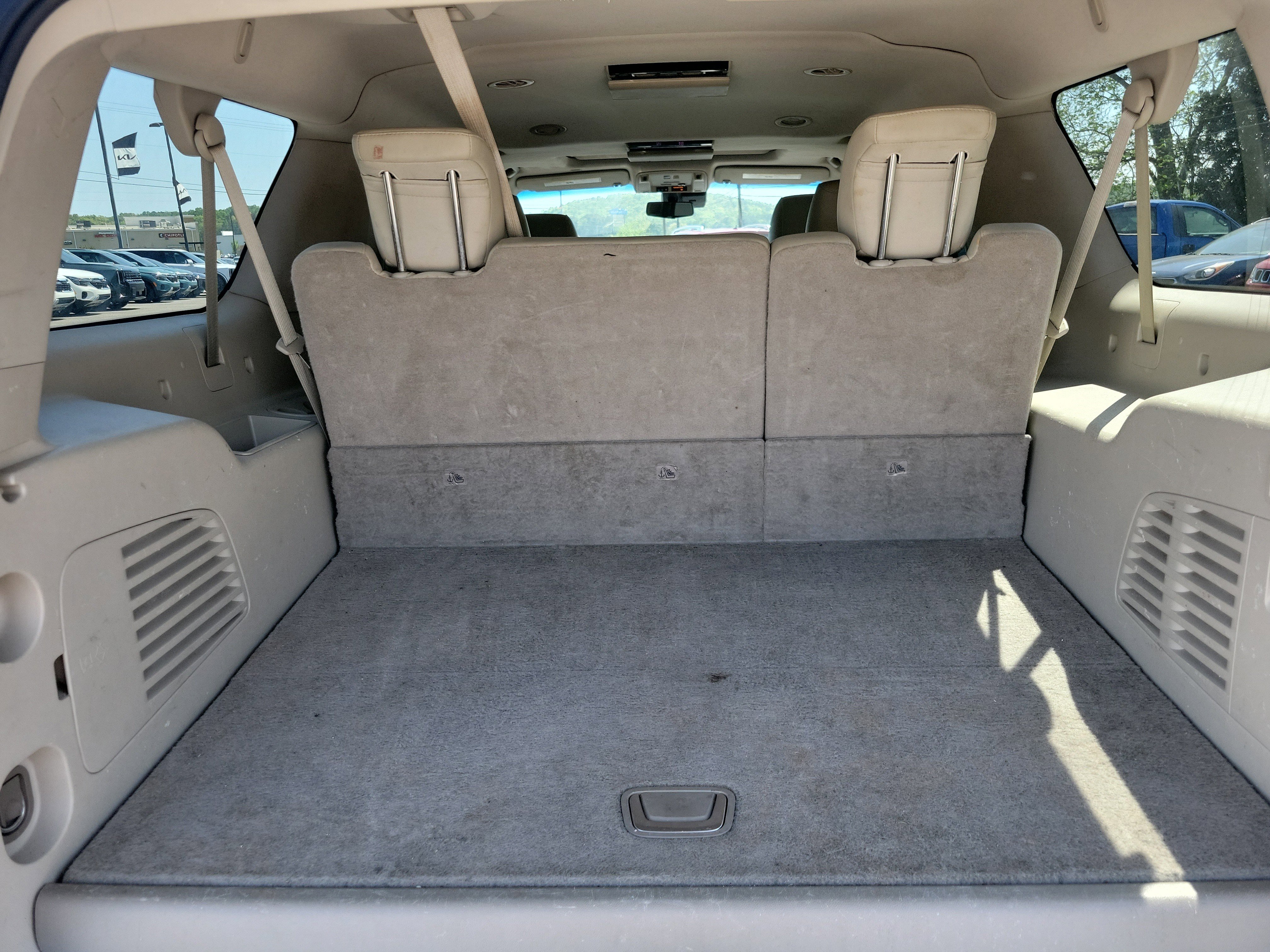 Used 2018 Cadillac Escalade ESV Luxury image 23