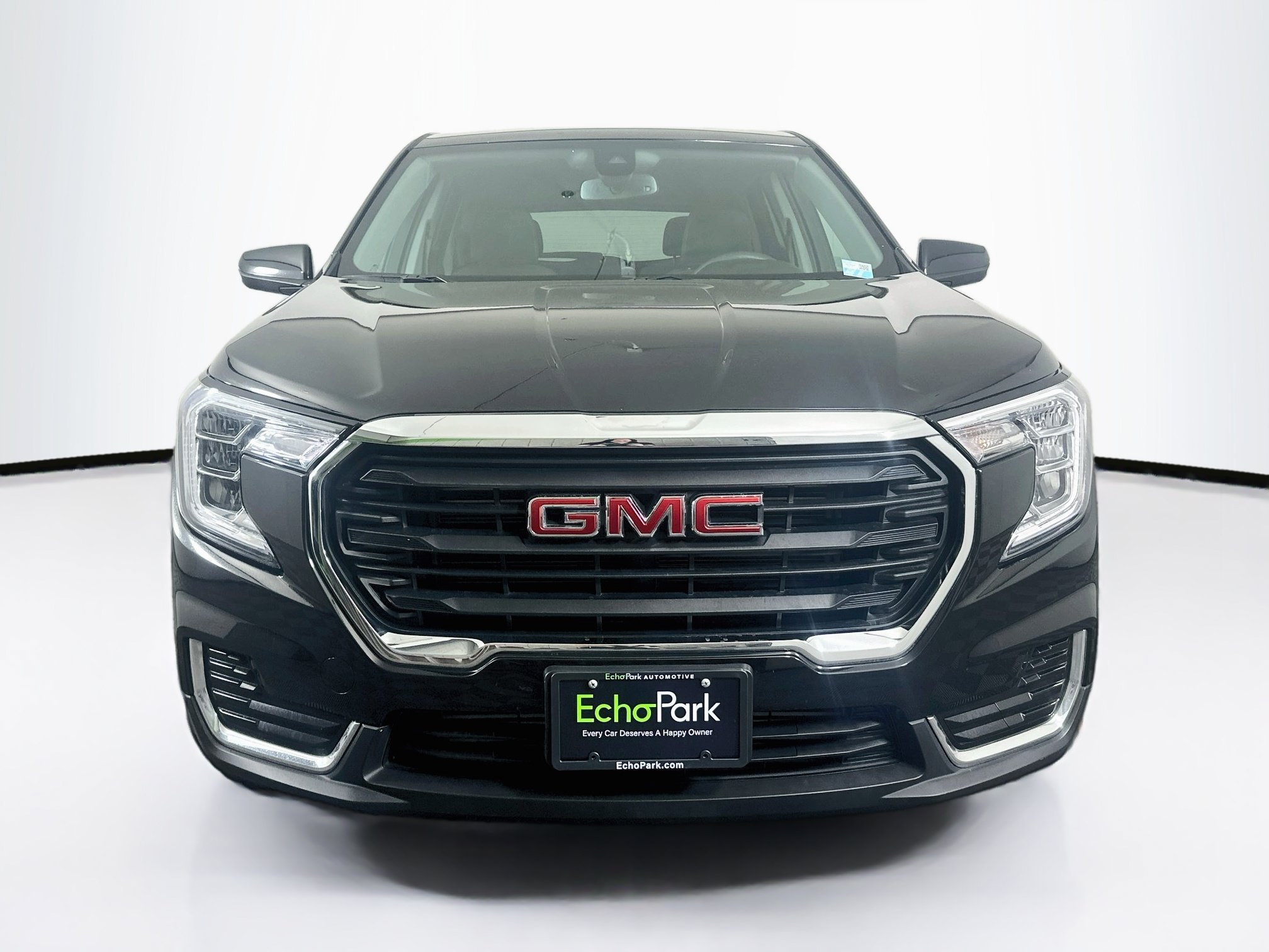 Used 2022 GMC Terrain SLE FWD image 2